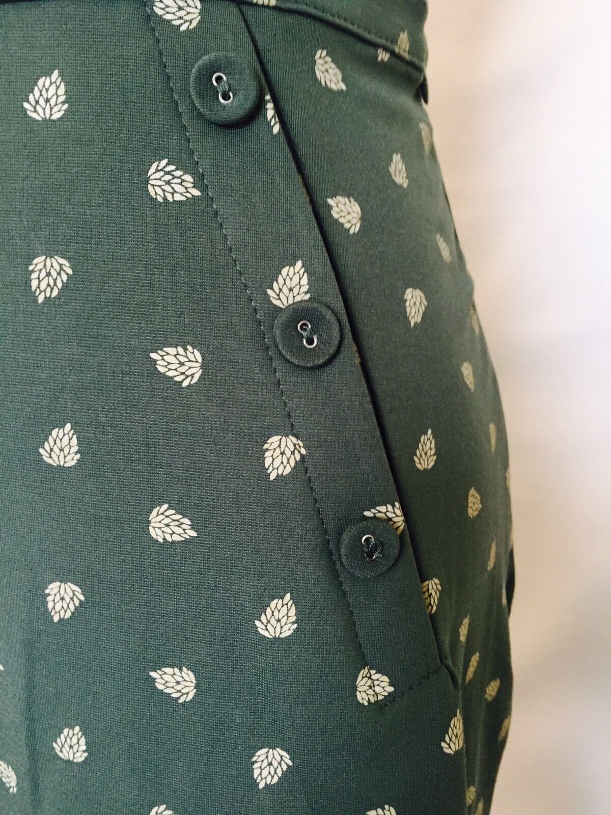 Titis Clothing Vintage Style Green A Line Skirt NWT Size M Price $29