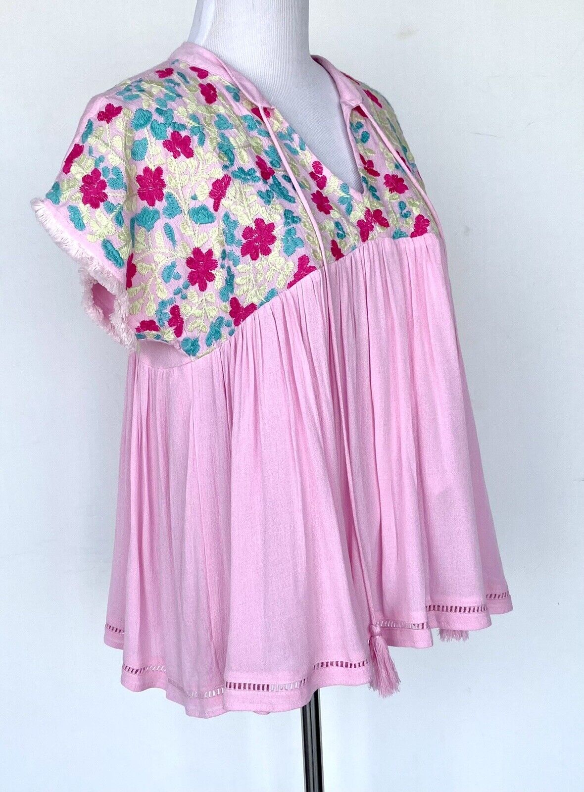 J Marie embroidered Poppy Tassel Top size XS Retail $92 Price $59 Pink NWT
