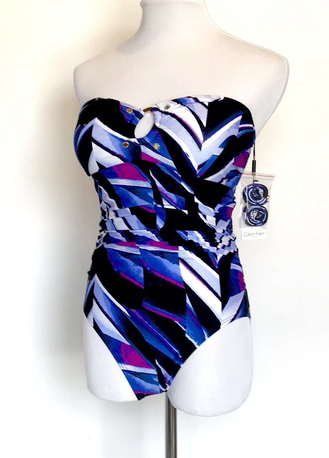 Calvin Klein Keyhole Shirred One Piece Swimsuit Size 6 NWT Retail $128 Price $58