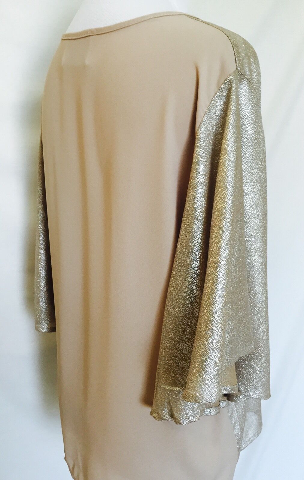 TAVI WOMEN'S GOLD SPARKLE  TOP NWOT SIZE M. $38 Flutter Sleeve