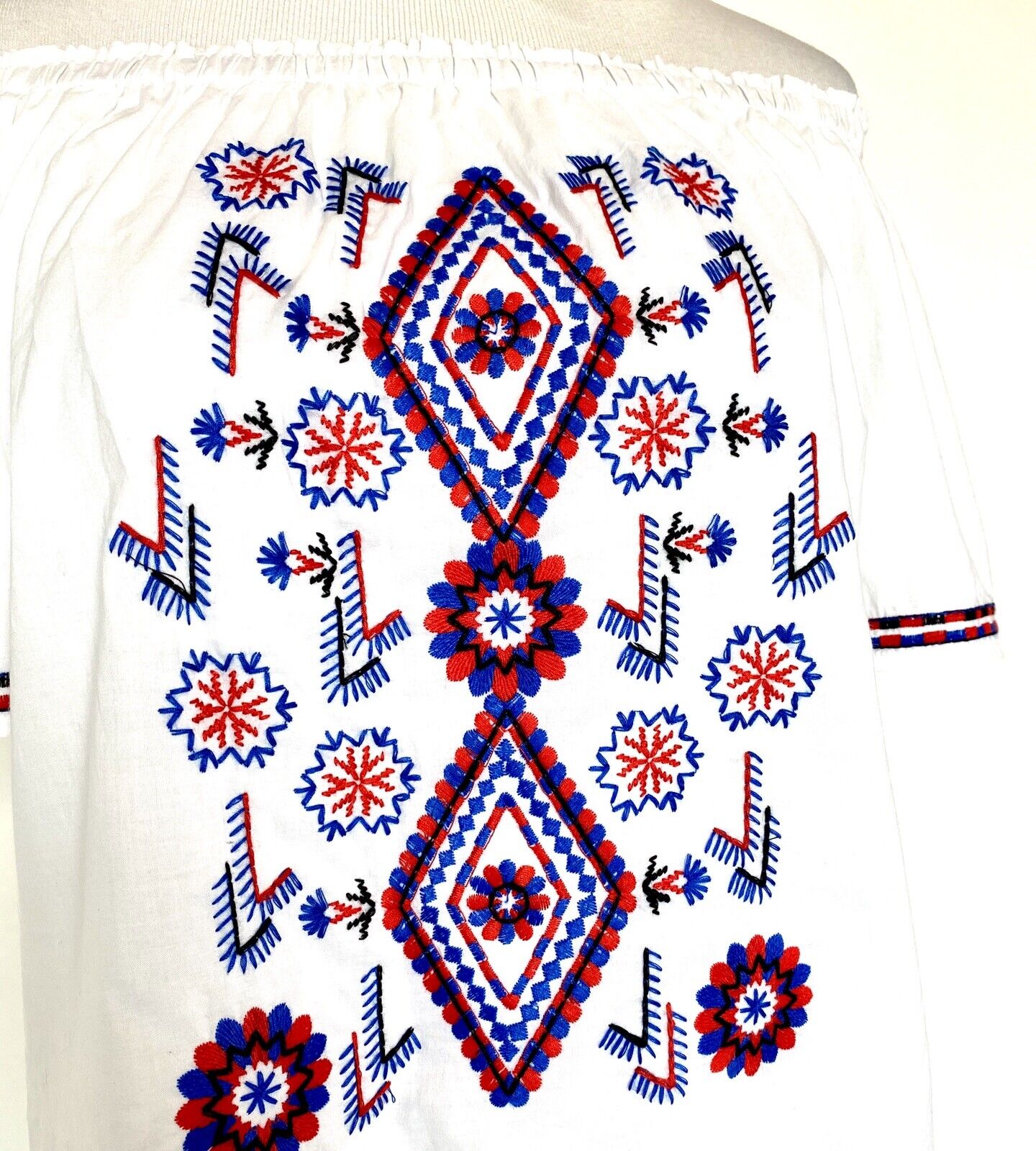 Beltaine White Embroidered Off Shoulder Blouse Retail $138 Price $32 Size S NWT