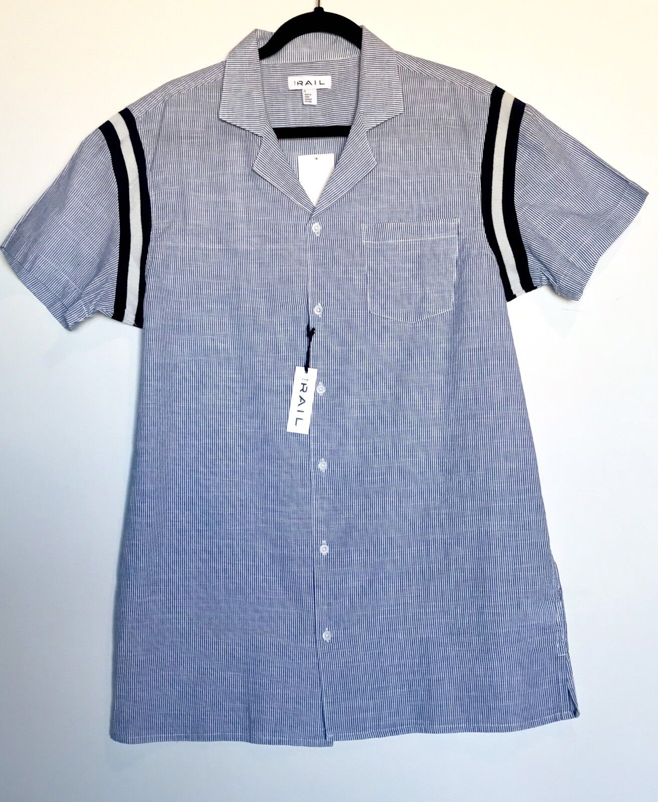 The Rail Mens Navy White Candy Stripe SS Shirt. Size L Retails $49.50 Price $36