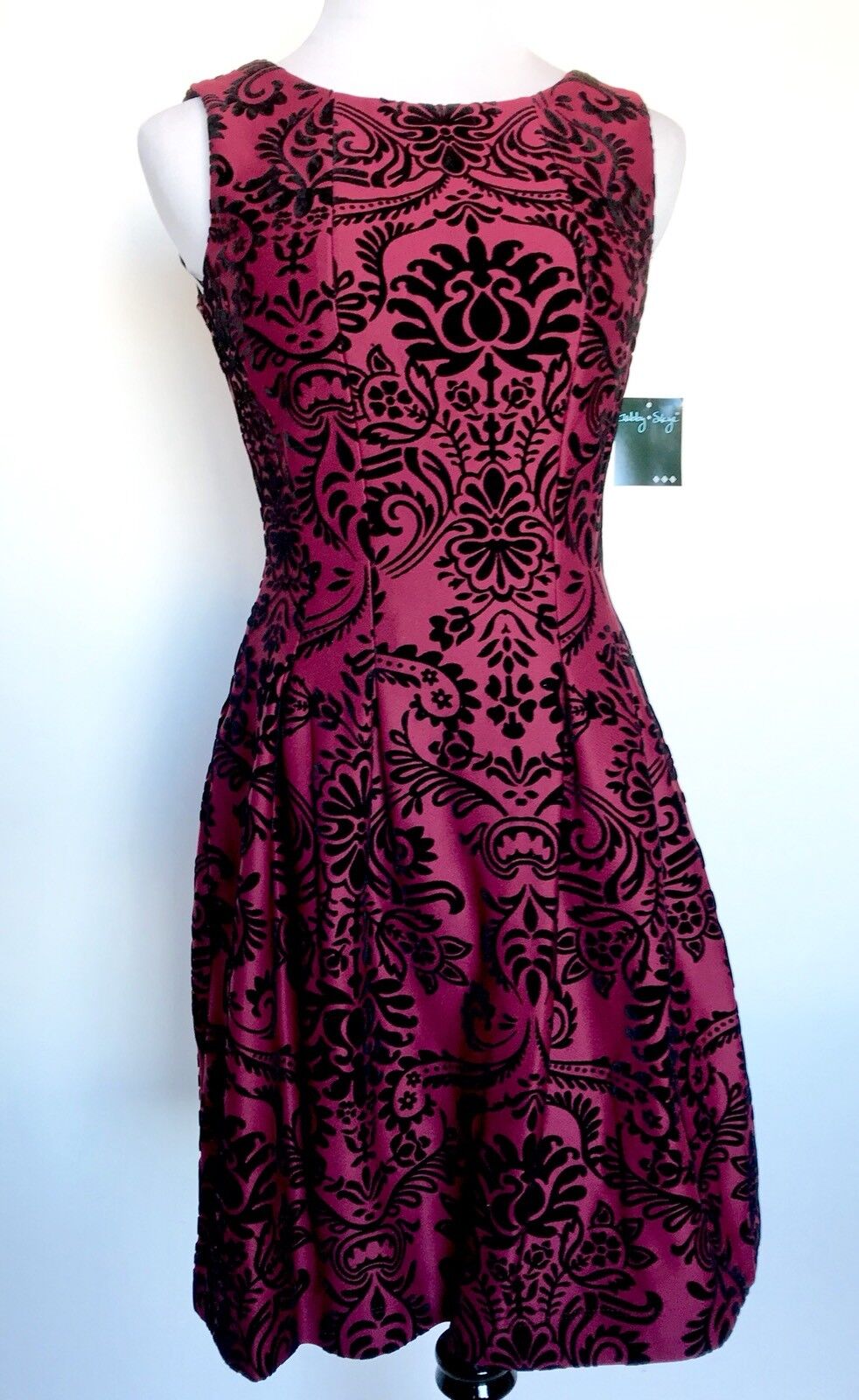 Gabby Skye Damask Velvet Fit And Flare Dress. Retails $98 Price $53 Size 6 NWT