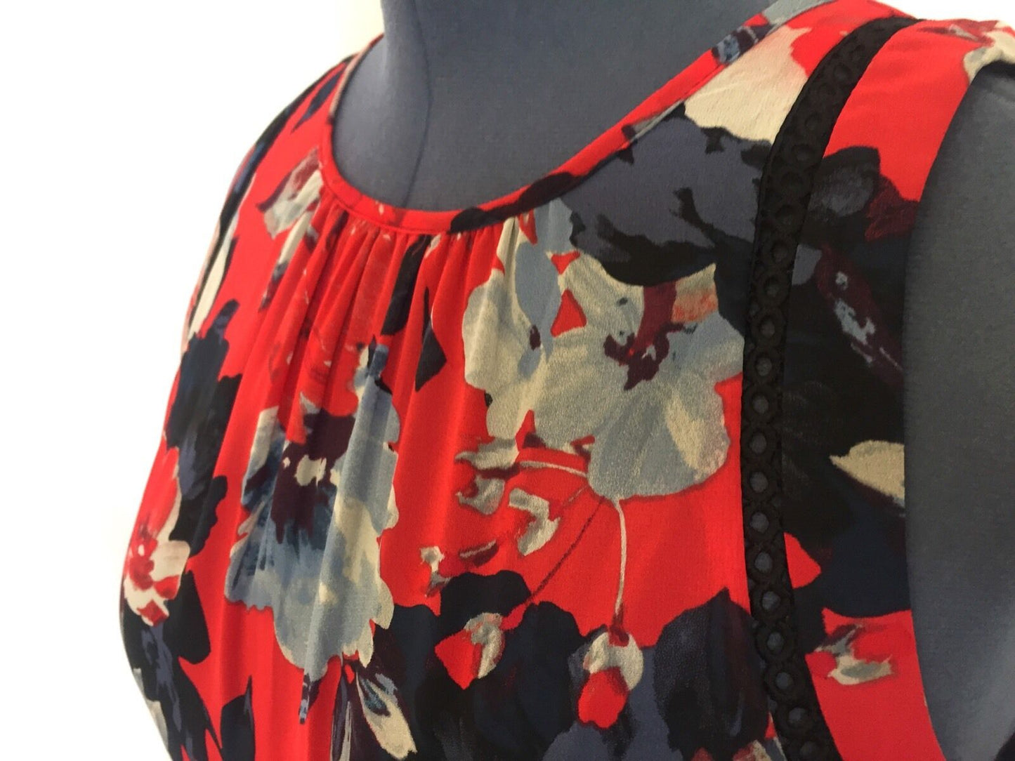 Taylor Red Floral Formal Dress. NWT Size 10 Retail $138 Price $58