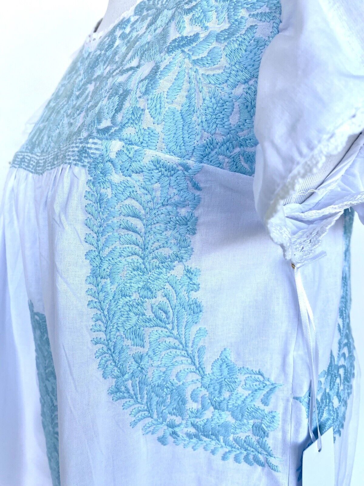 NWT J Marie embroidered Lottie Top size XS Retail $106 Price $56 ￼