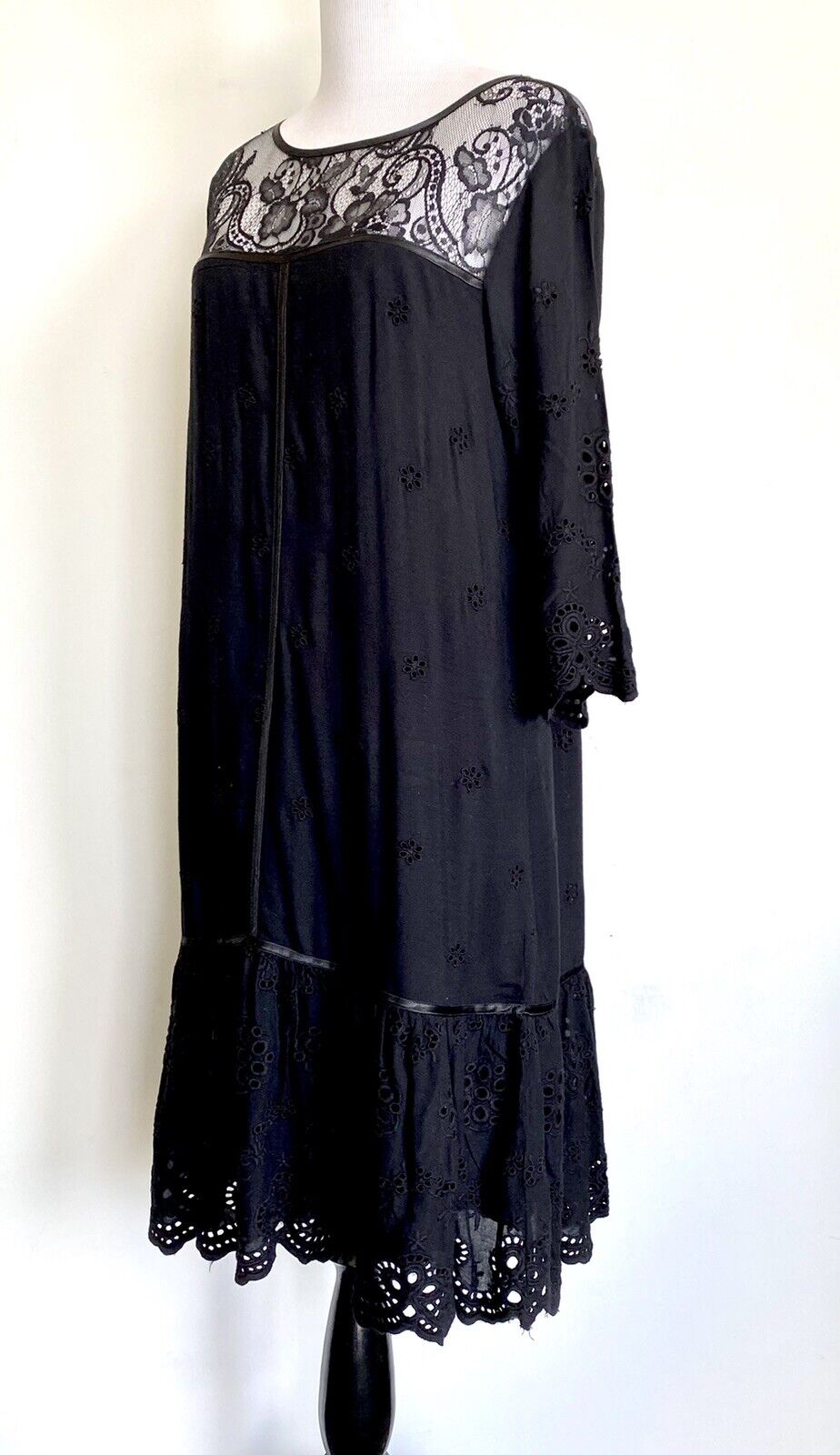 Sundance Nadine Crochet Embroider Eyelet Dress Retails $138 Price $59 XS