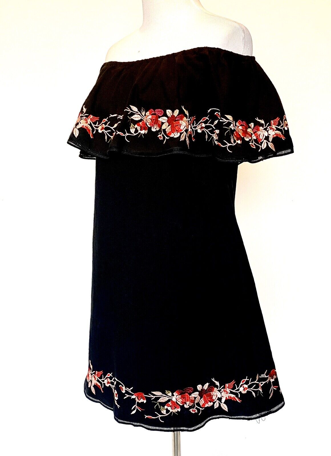 Lucy Paris Embroidered Off Shoulder Dress Retail $88 Price $29 NWT XSmall
