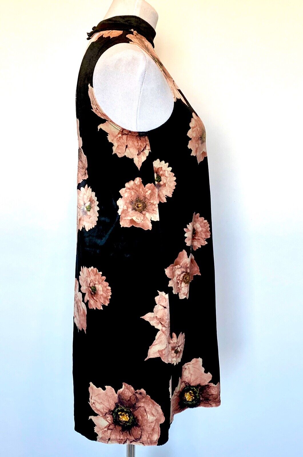Little Black Floral Velvet Choker Dress XS Retail $88 Price $34 NWT