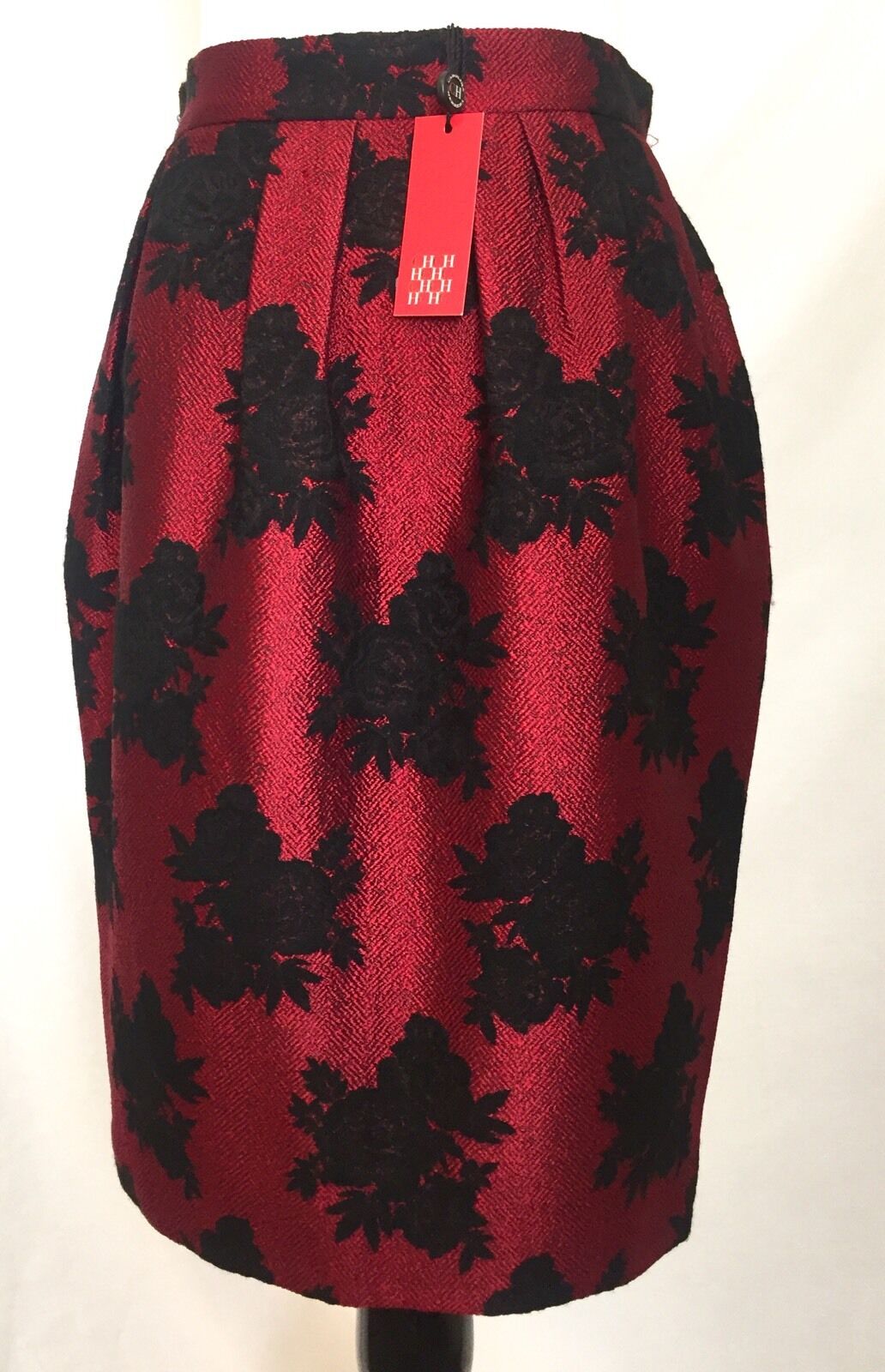 Carolina Herrera Red & Black Rose Skirt NWT Retail $415 Price $175 Size 4