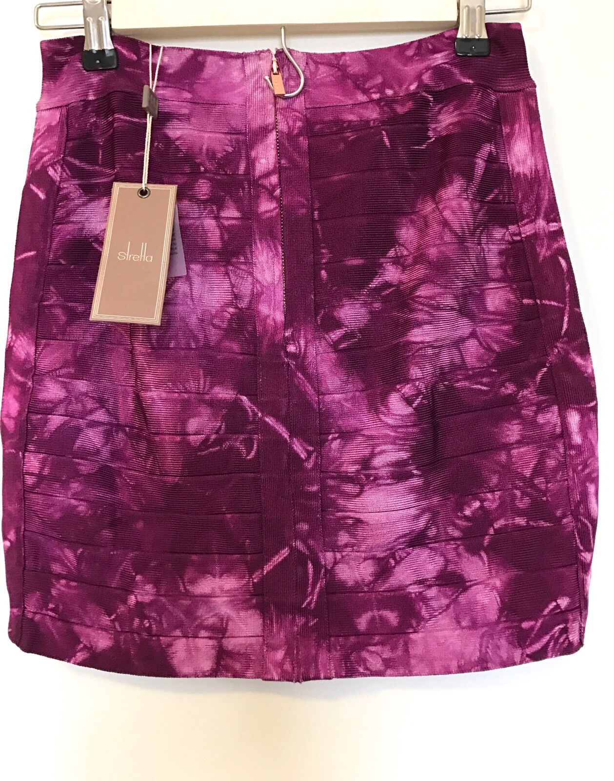 Stretta Bodycon Stretch Bandage Skirt. S. NWT Retails $240 Price $60