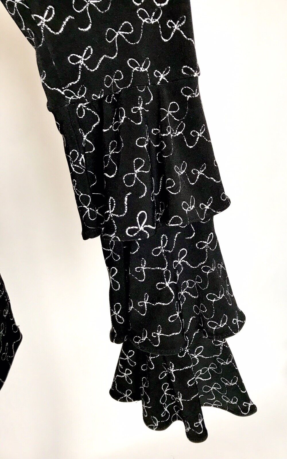 CeCe Tiered Ruffle Bell Sleeve Stretch Top Black & White Top XS Price $25 NWT