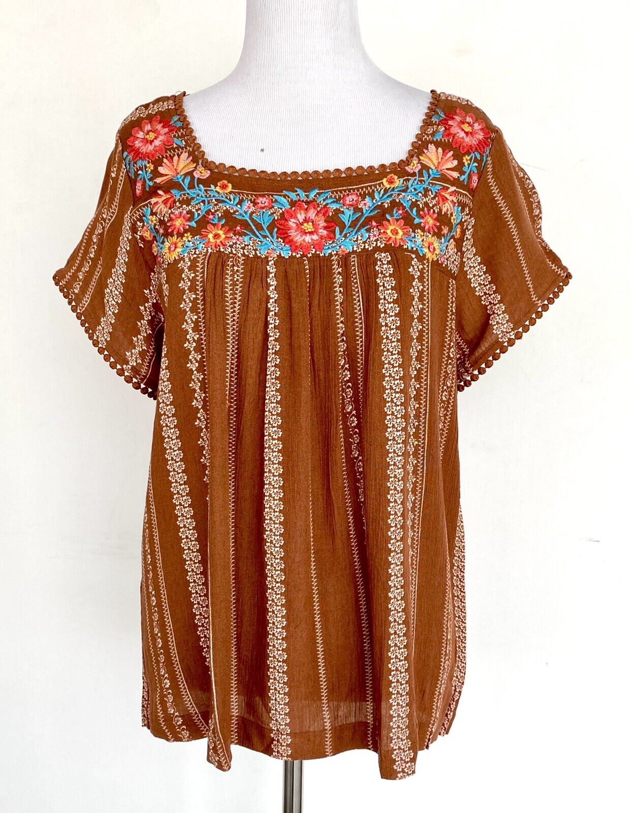 Savanna Jane tan brown embroidered top Retail $65 Price $39 Size S