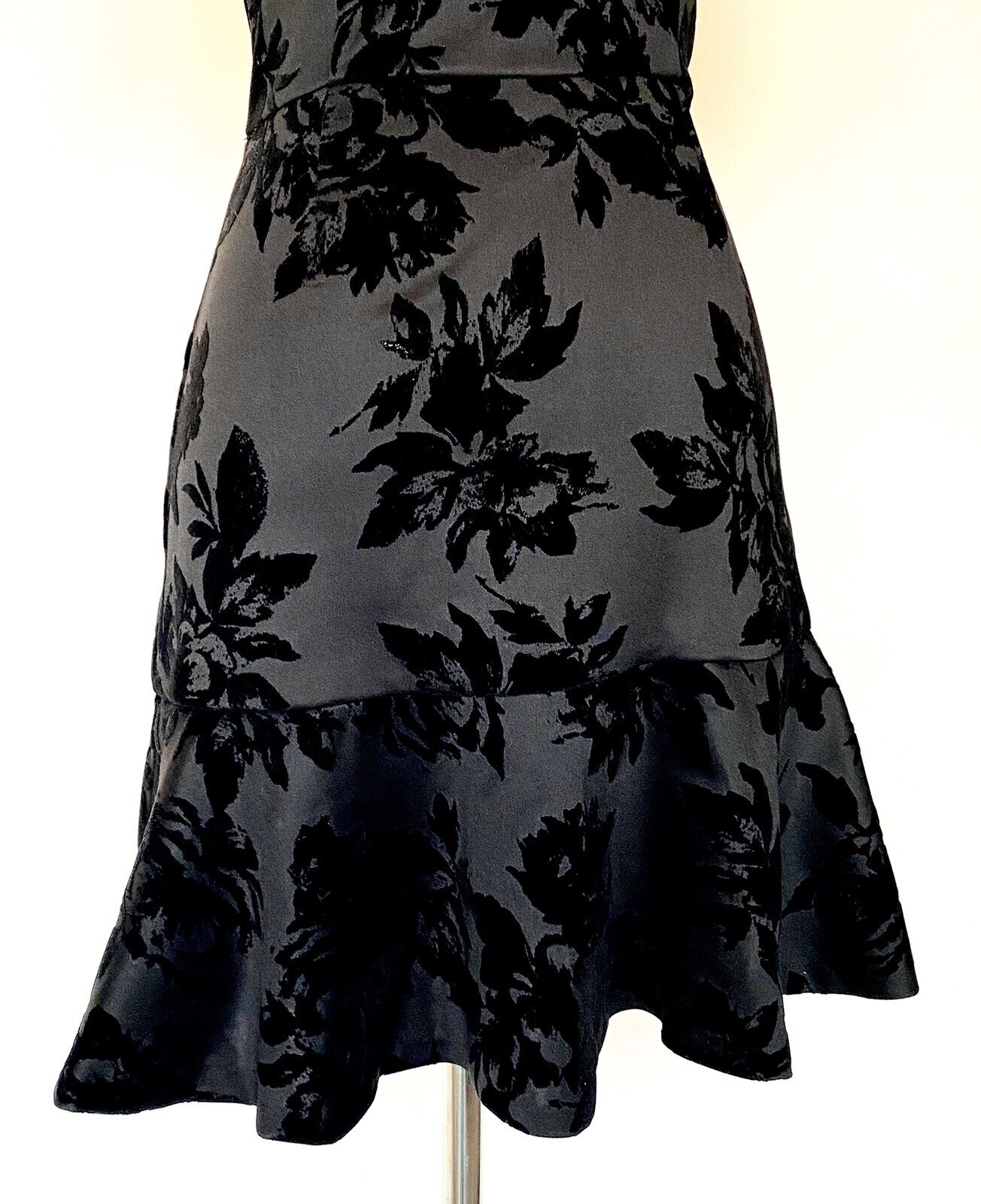 Black Flocked Velvet Floral Dress XS Retail $98 Price $28 NEW