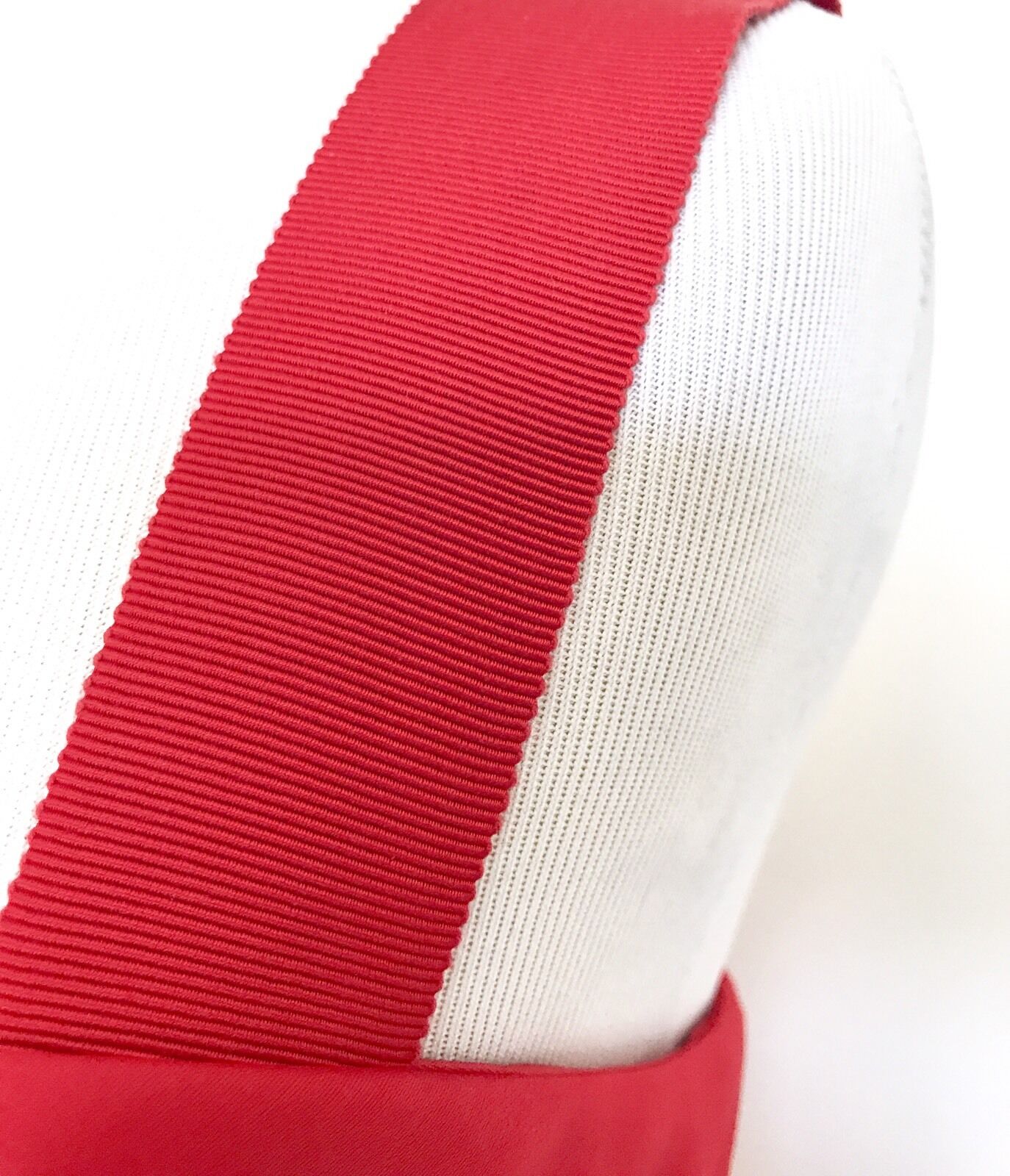 Carolina Herrera Red Silk Formal Dress. Retails $1000 NWT Price $398 Size 2