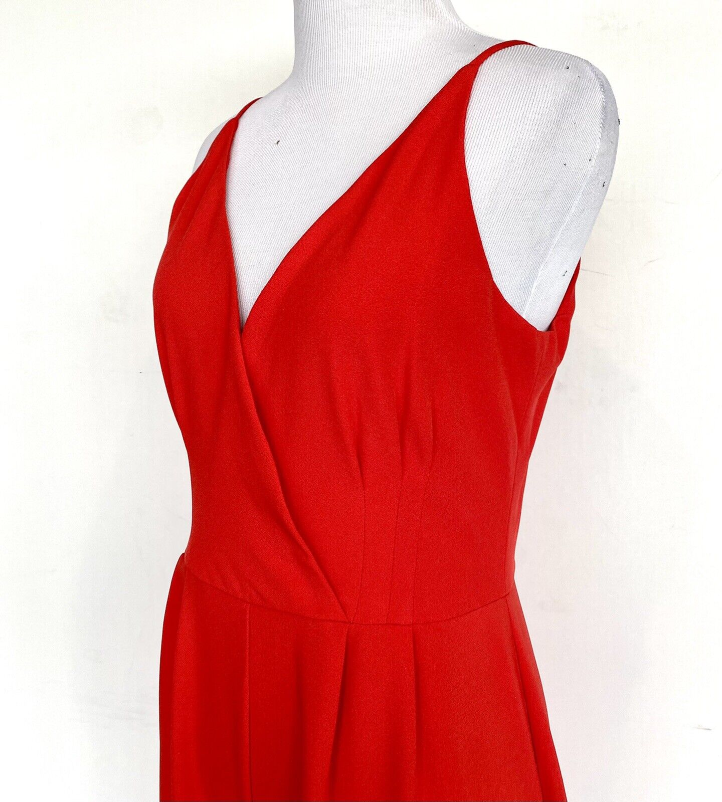 Hutch Crepe red jumpsuit Retails $253 Price $99 Size 6 Deep V NWT Anthropologie