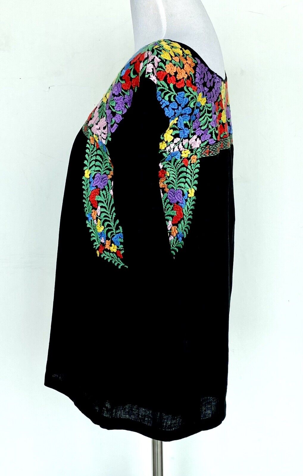 J Marie embroidered Bianca Top bell sleeve size XSmall Retail $92 Price $42 NWT