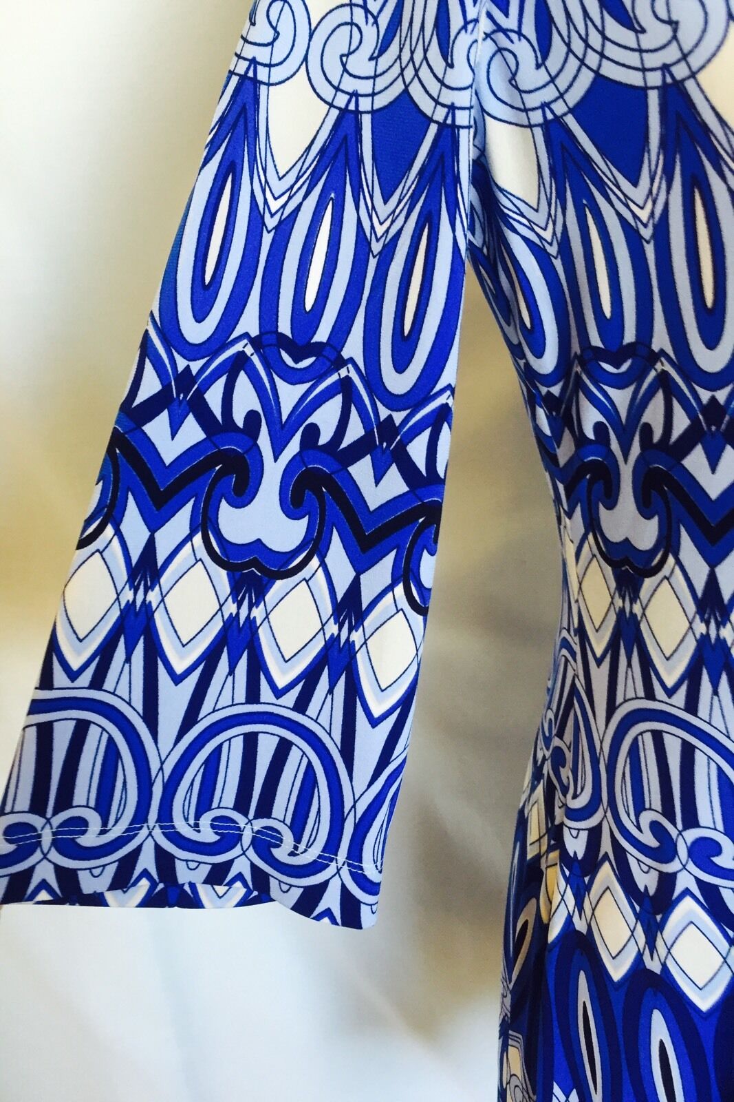 Donna Morgan Blue And White Stretch Dress. NWT Size 4  Retails $138 Price $42