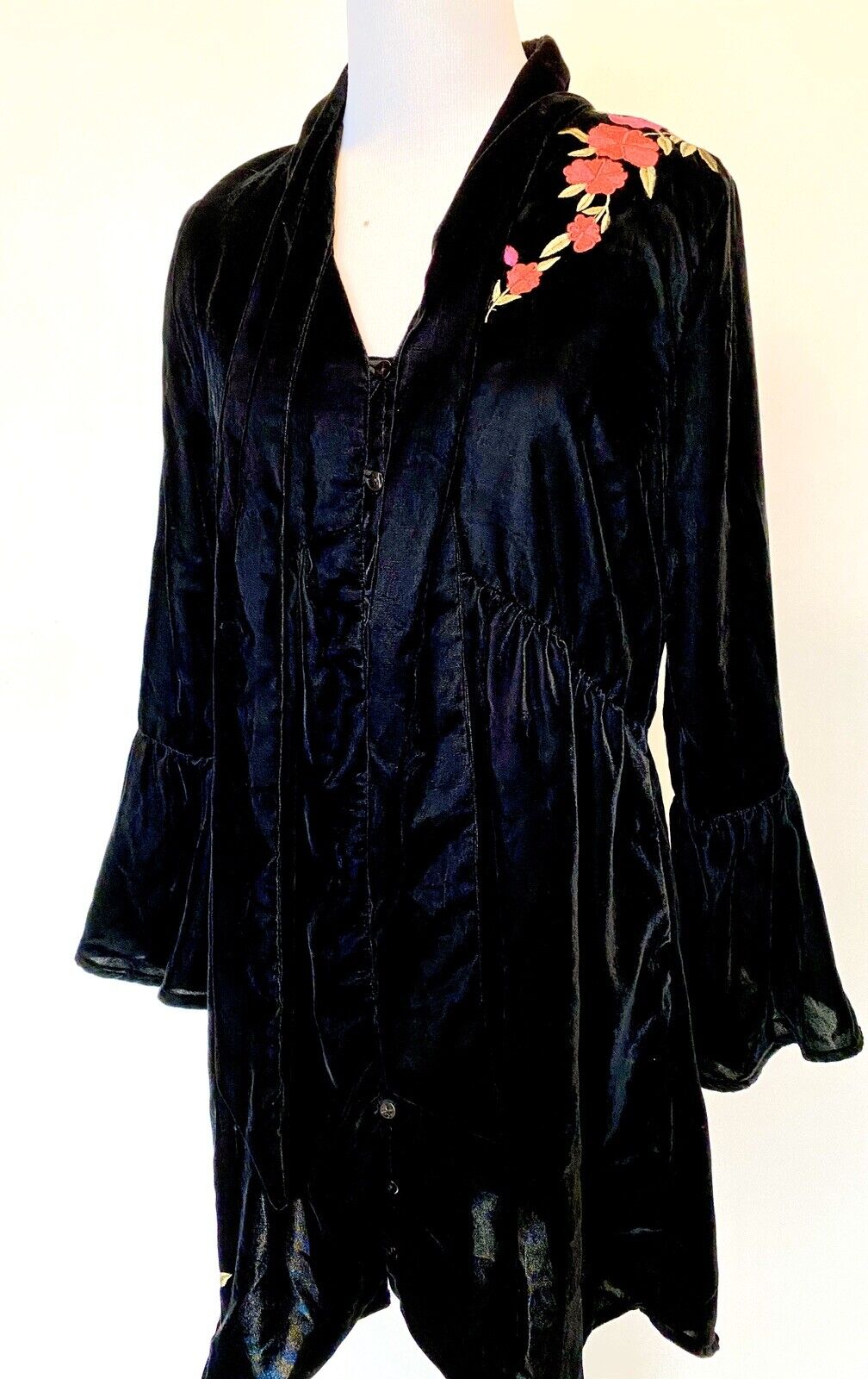 4our Dreamers Black Velvet Rose Embroidered Dress.Retails $158 Price $39 NWT