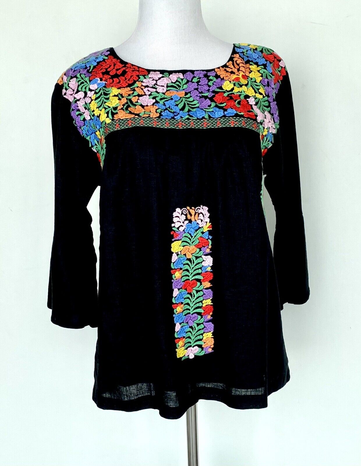 J Marie embroidered Bianca Top bell sleeve size XSmall Retail $92 Price $42 NWT