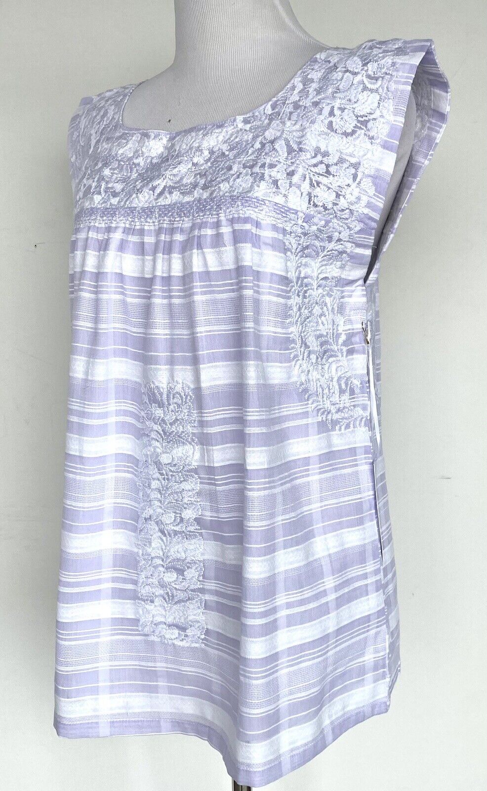 NWT J Marie embroidered Sydney Top size XS Retail $106 Price $58 Stripe