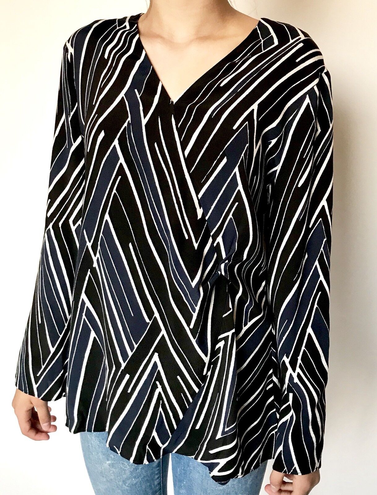 Nic + Zoe Phantom Stripe Bell Sleeve Top. NWT Size XS Retail $88 Price $38