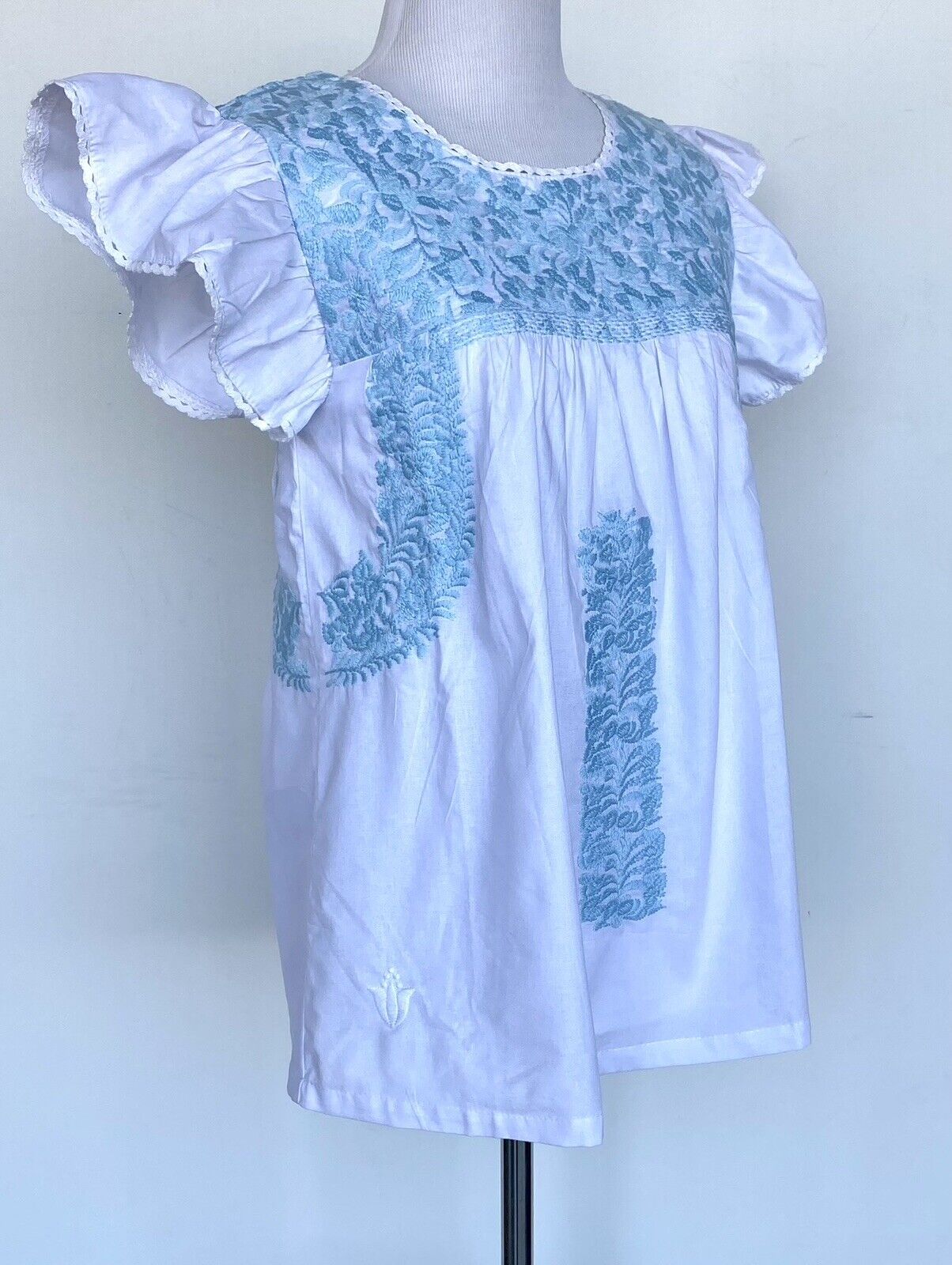 NWT J Marie embroidered Lottie Top size M Retail $106 Price $56 white blue