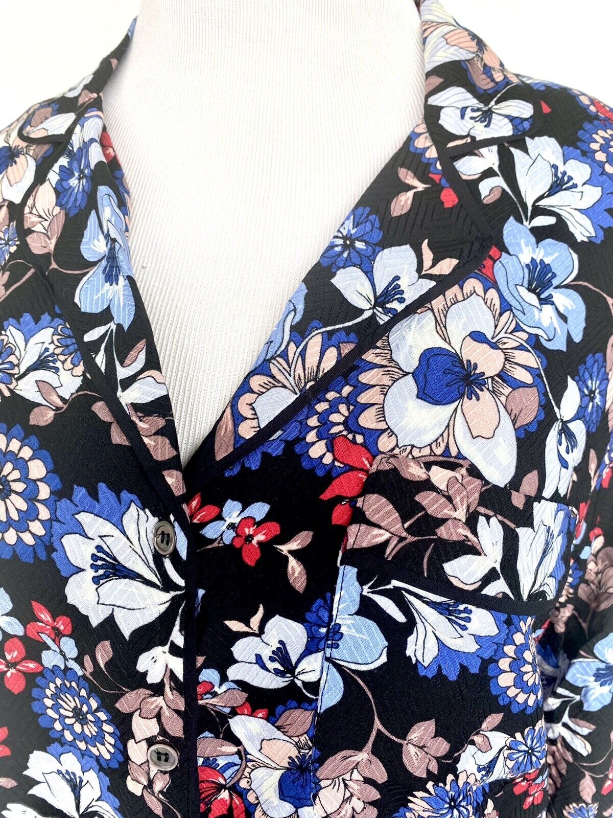 Beltaine Floral Black Piped Edge Blouse Retail $148 Price $38 S NWT