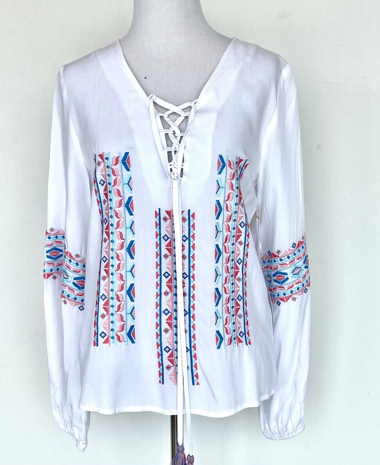NWT J Marie embroidered Brittney Top size XS Retail $76 Price $38