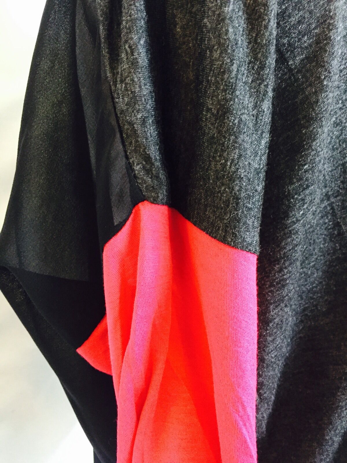 Kenzie Gray And Red Chiffon Back Top. NWT Retail $39 Price $22 Small