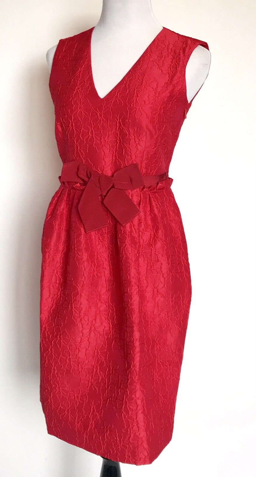 Carolina Herrera Red Bow Ribbon Waist Dress. Retails $635 NWT Price $295 Size 6