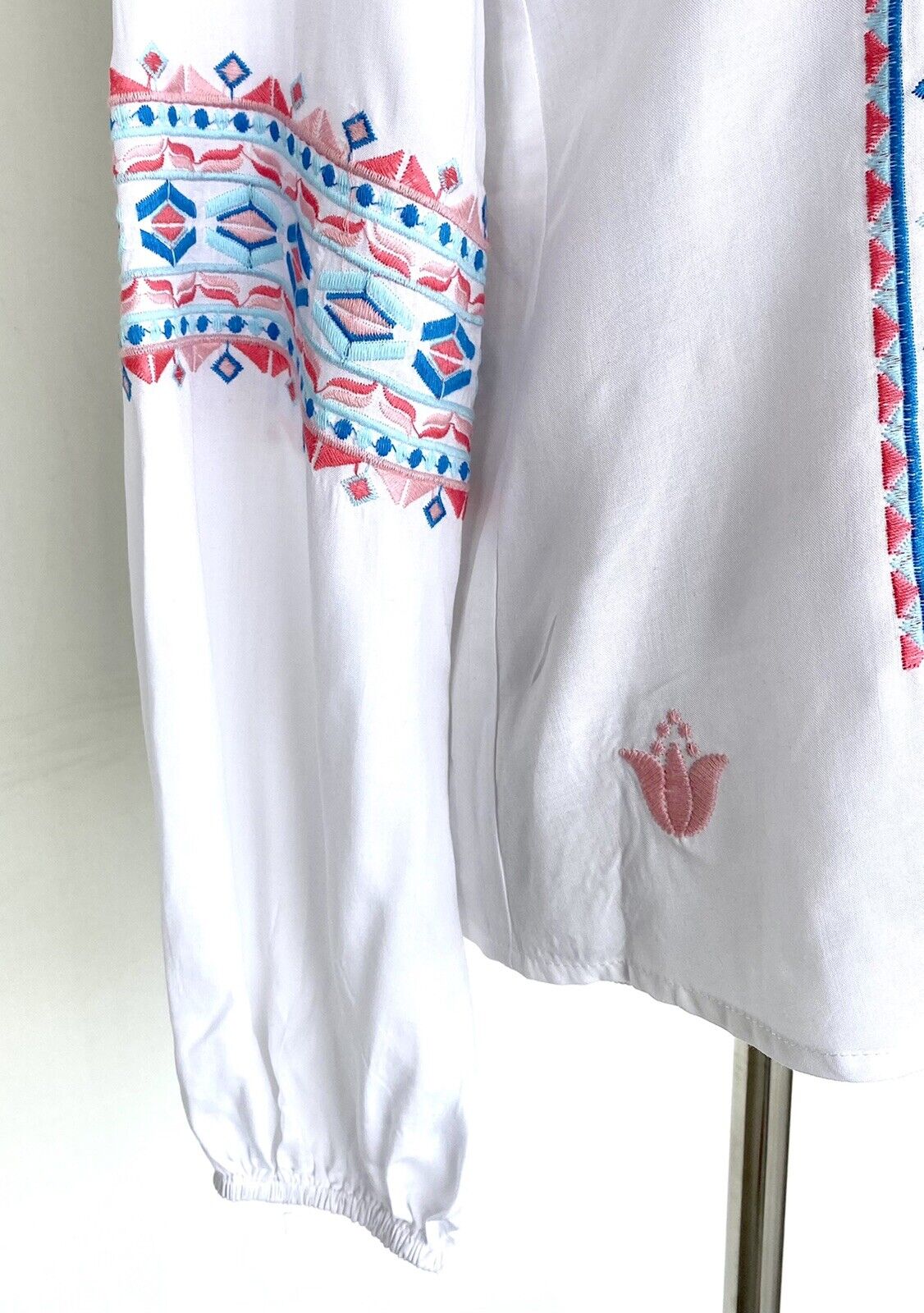 NWT J Marie embroidered Brittney Top size XS Retail $76 Price $38