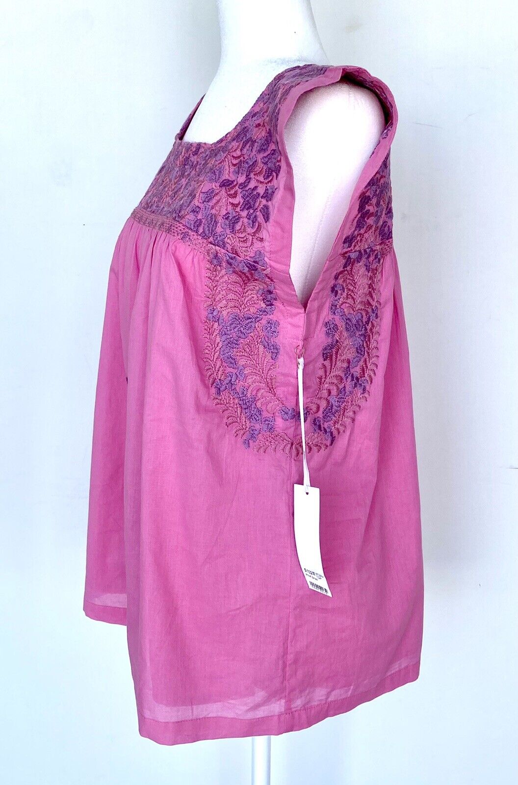 NWT J Marie embroidered Steph Top size M Retail $102 Price $56 Pink