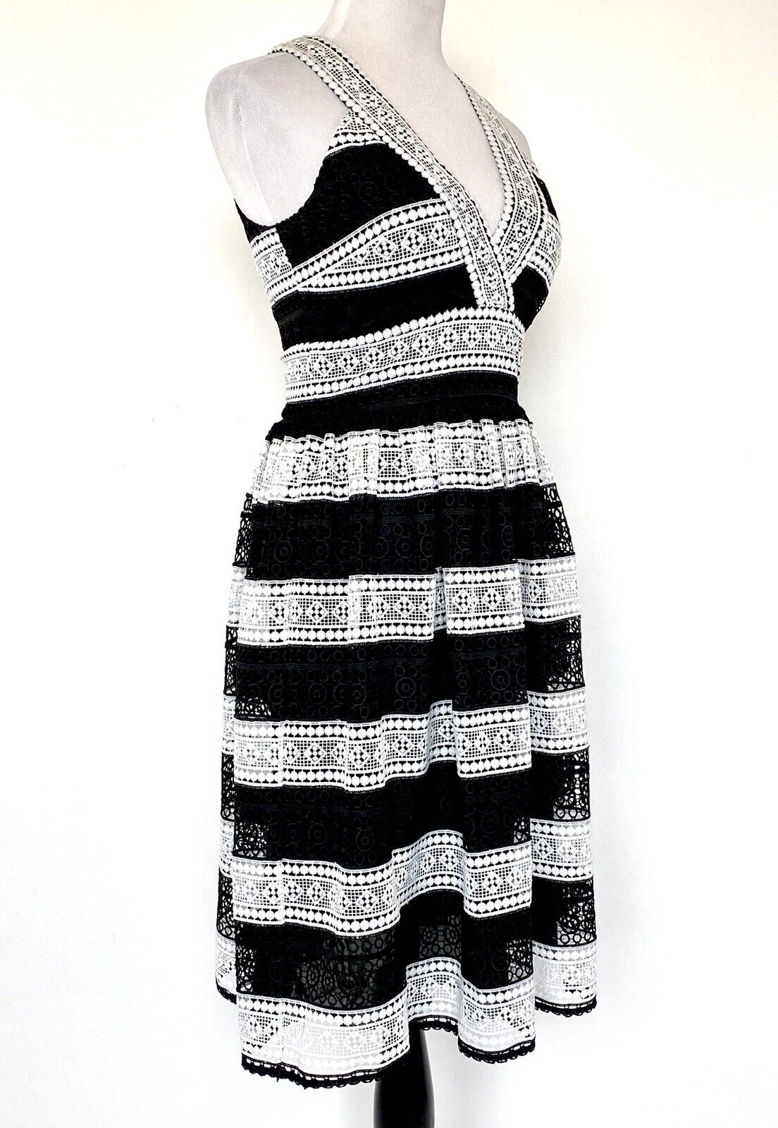 Kate Spade Black & Ivory Crochet Lace Dress. NWT Retail $478 Price $165 Size 2