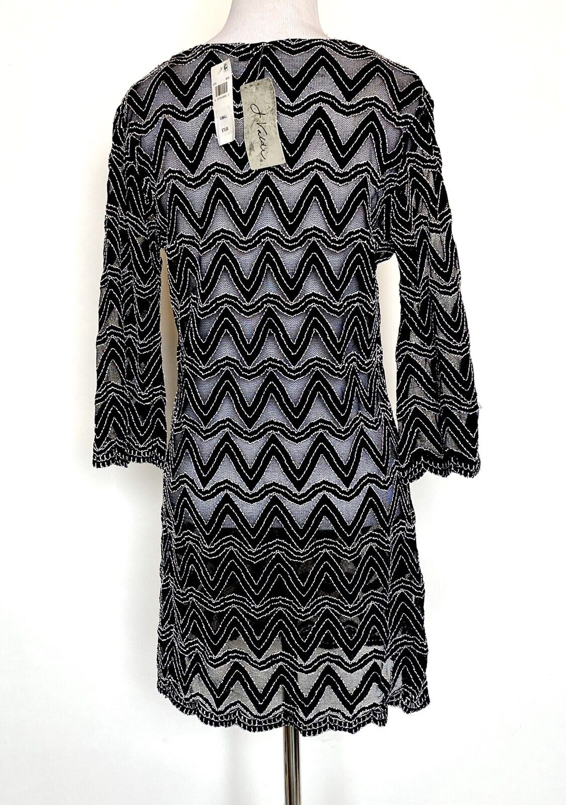 j valdi cover up Black & White Embroidered XS Retail $70 Price $24 NWT