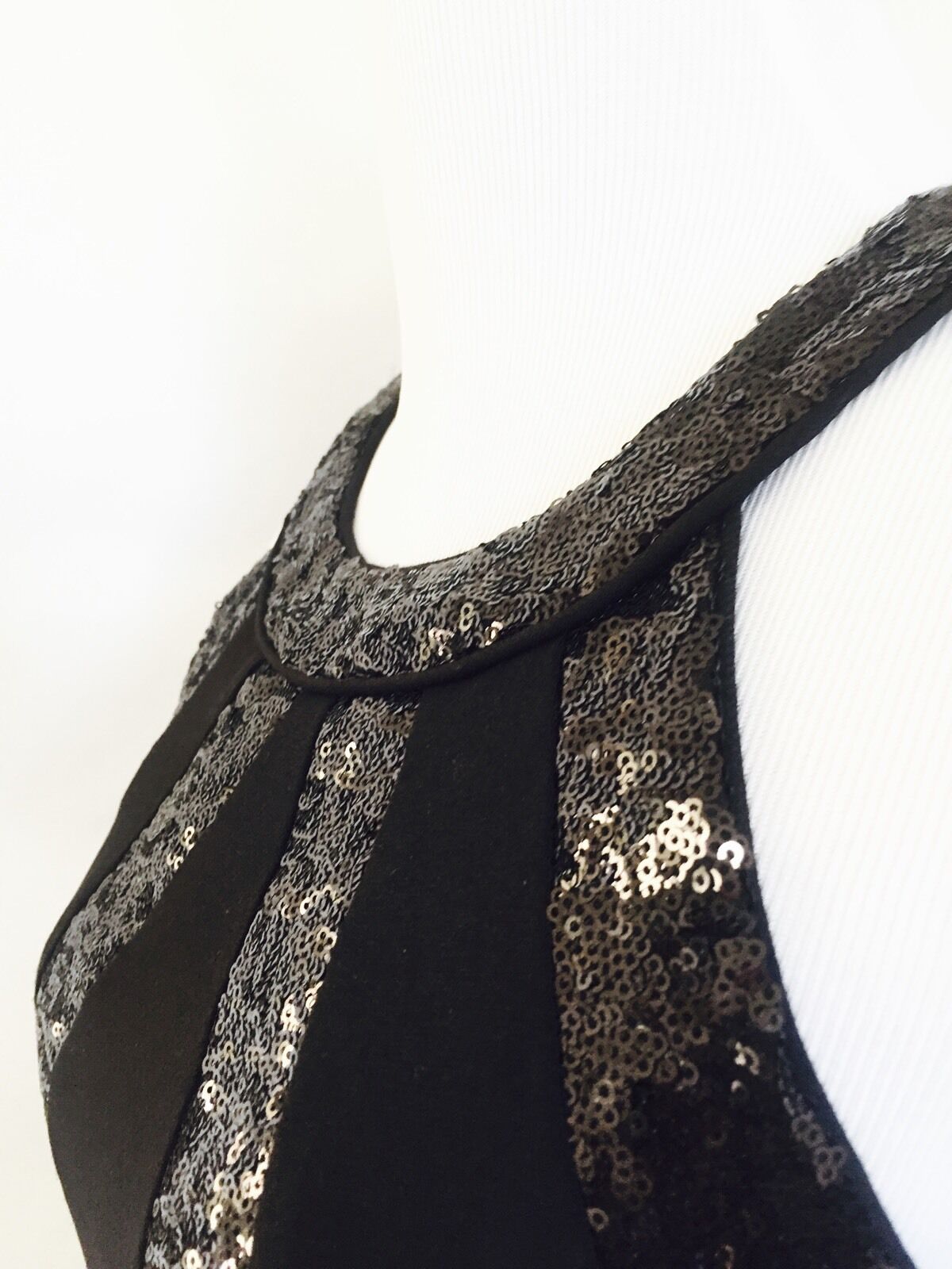 Laundry Black Sequin Dress. NWT Retails $275 Price $72 Size 2