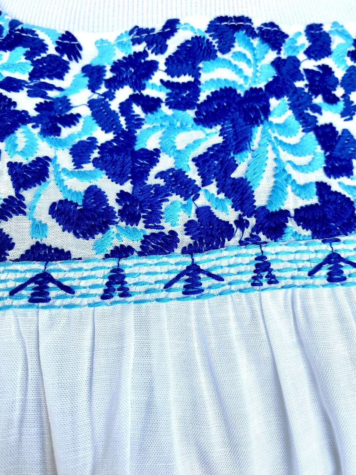 J Marie embroidered Brynn Linen mix top S Retail $102 Price $56 white blue