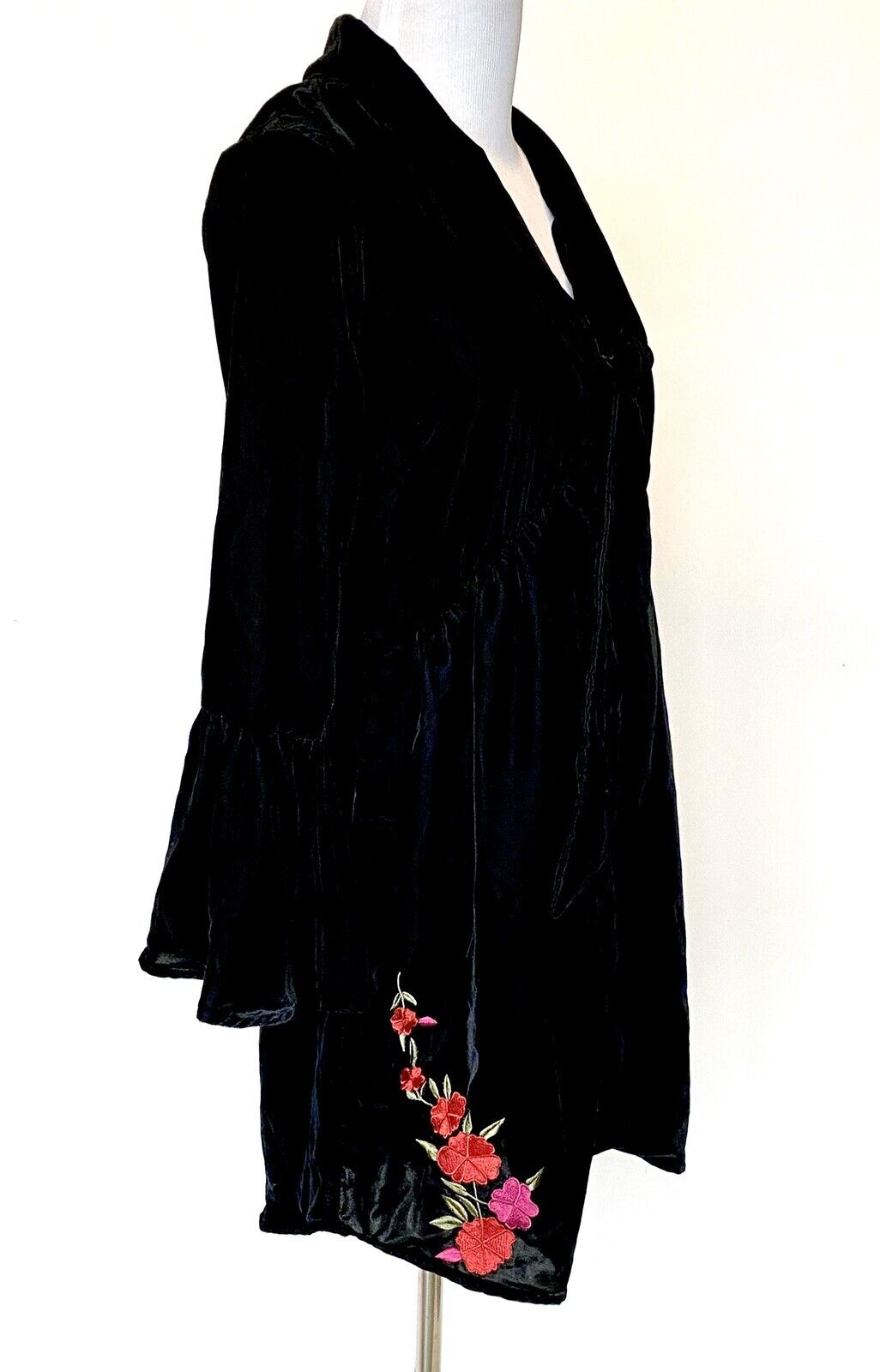 4our Dreamers Black Velvet Rose Embroidered Dress.Retails $158 Price $39 NWT