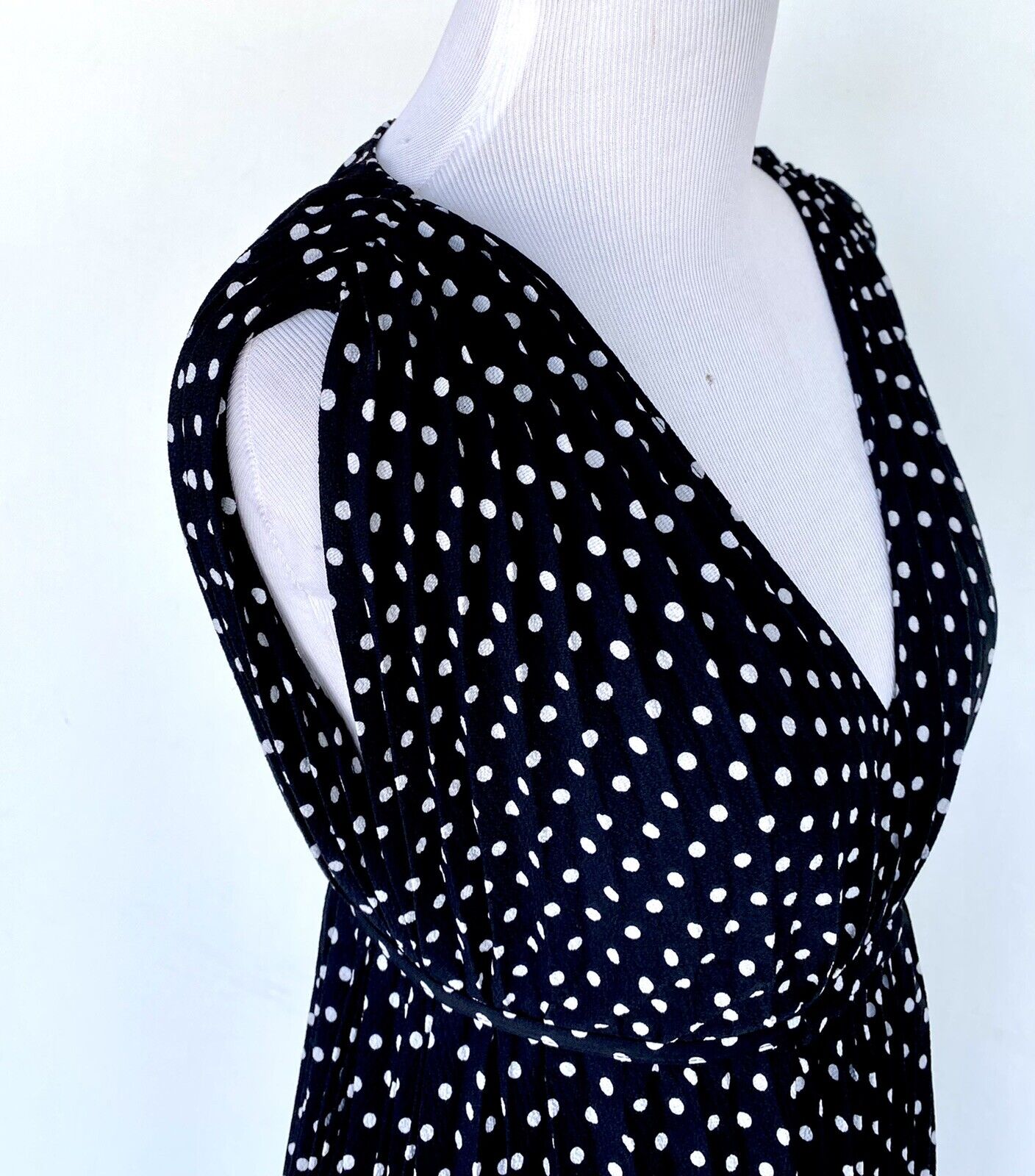 Max Studio Polka Dot Pleated Dress Sleeveless Size XS Retails $148 Price $45 NWT