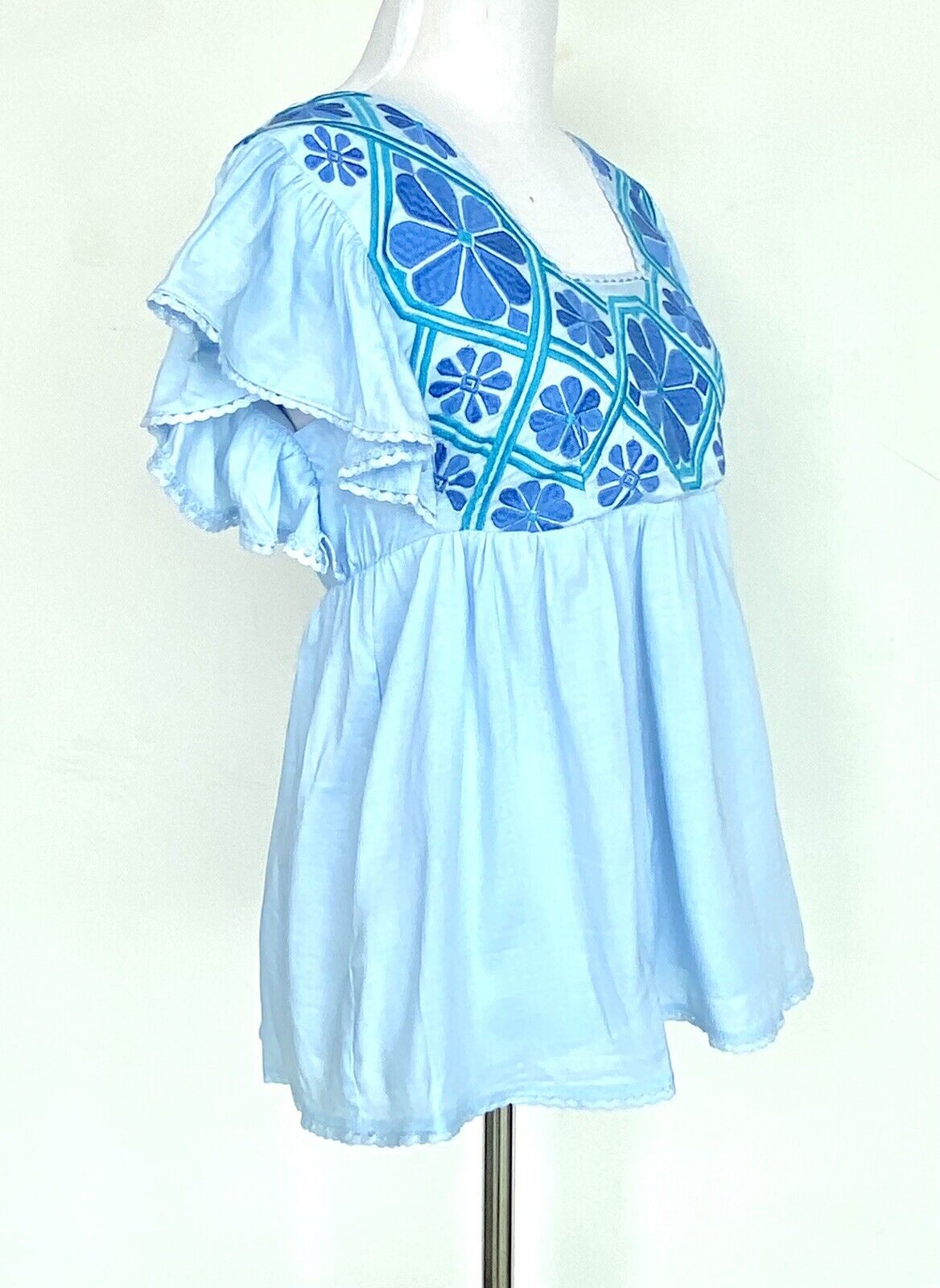 J Marie Embroidered River Flutter Sleeve Blue Top size S Retail $106 Price $59