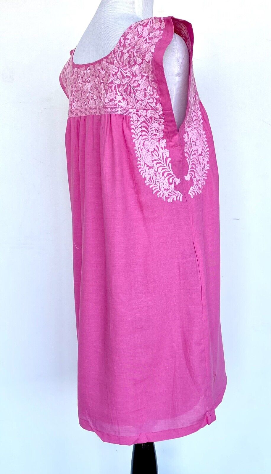 NWT J Marie embroidered Devyn Dress size XS Retail $114 Price $65 Pink