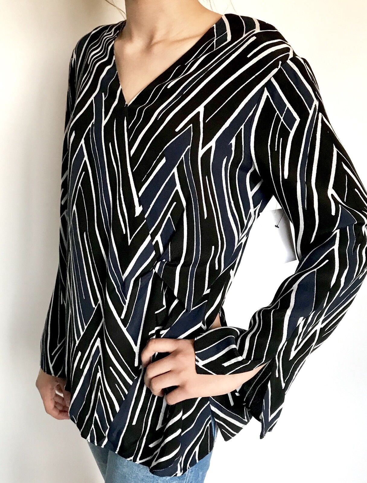 Nic + Zoe Phantom Stripe Bell Sleeve Top. NWT Size XS Retail $88 Price $38