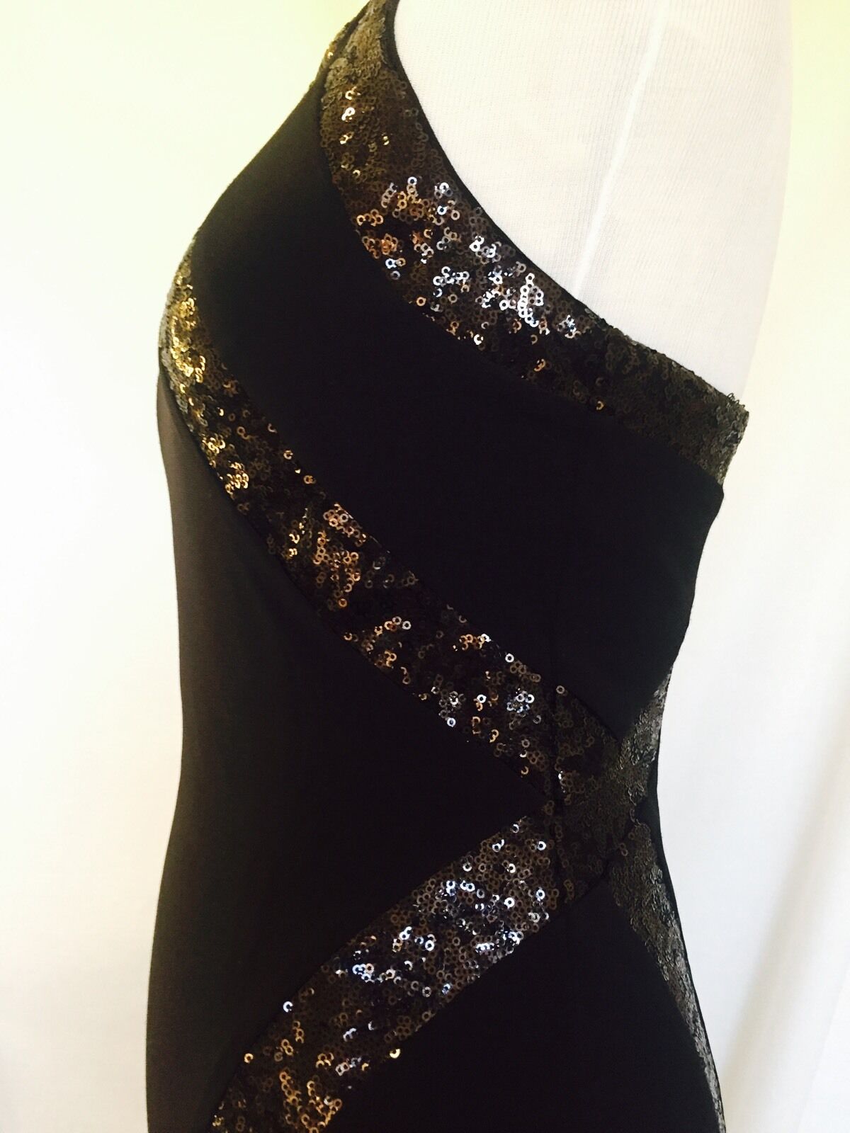 Laundry Black Sequin Dress. NWT Retails $275 Price $72 Size 2