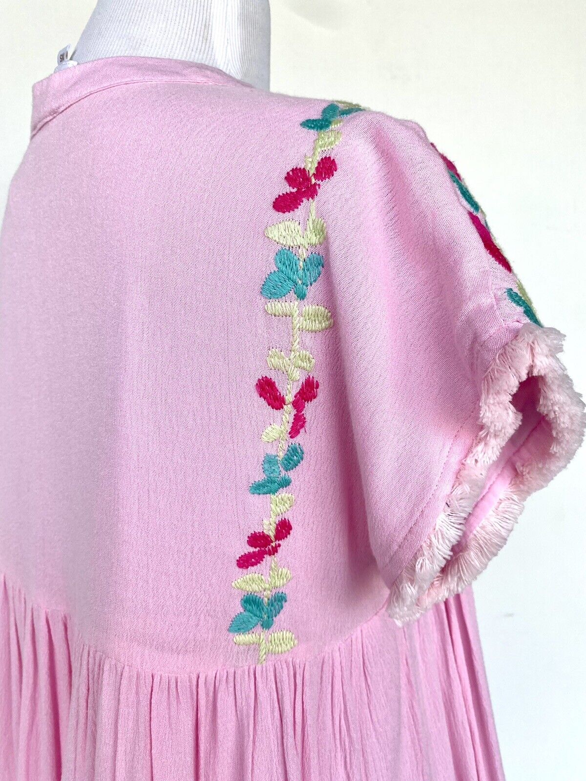 J Marie embroidered Poppy Tassel Top size XS Retail $92 Price $59 Pink NWT