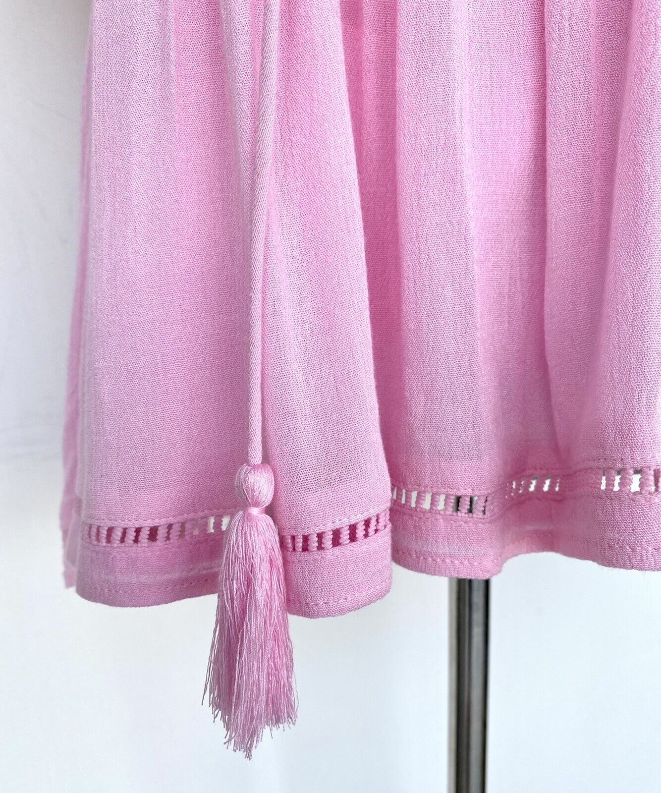 J Marie embroidered Poppy Tassel Top size XS Retail $92 Price $59 Pink NWT