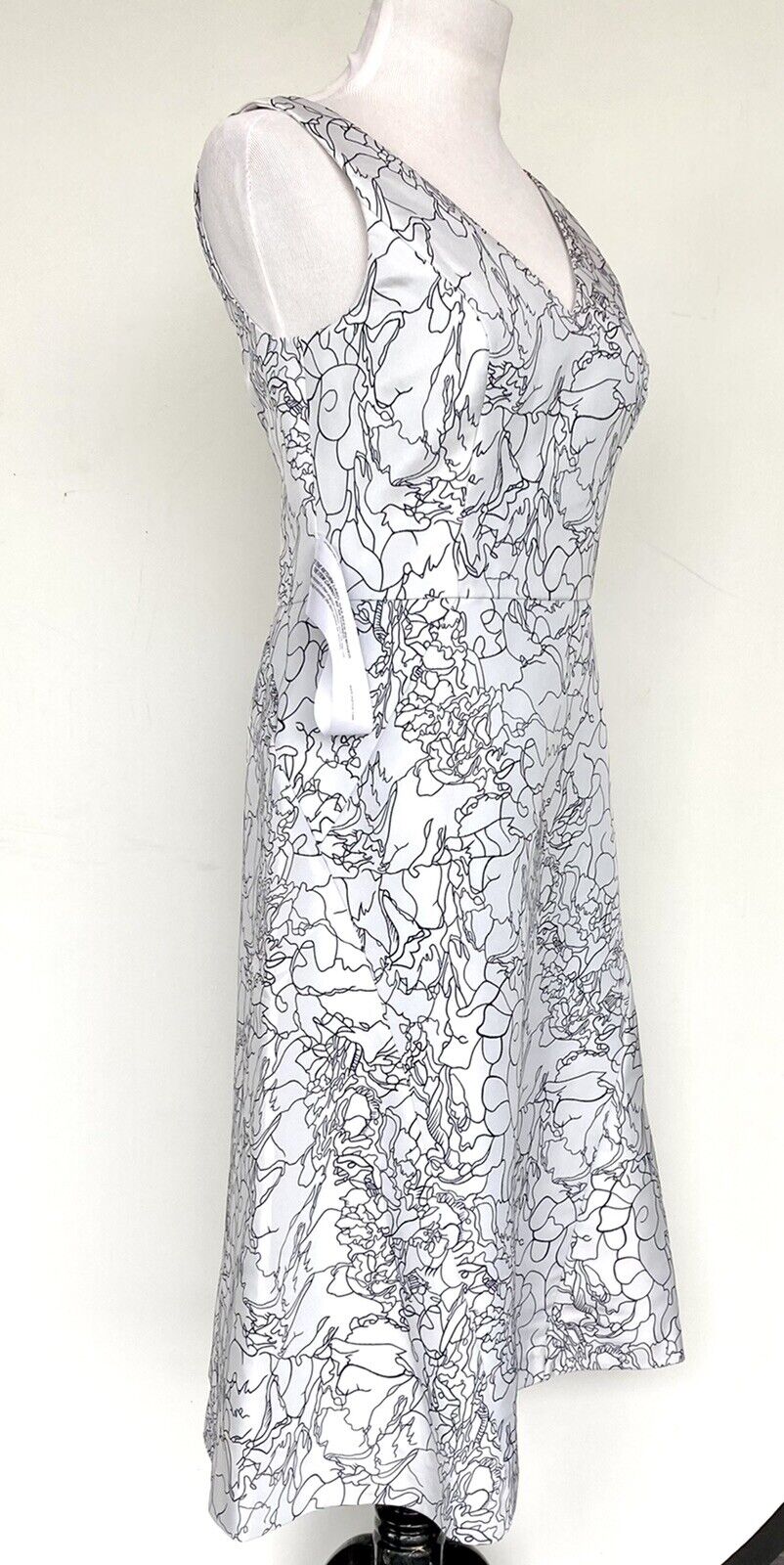 Kay Unger Sketch Outline Cocktail Dress Size 6 Retail $248 Price $99.97 Ivory