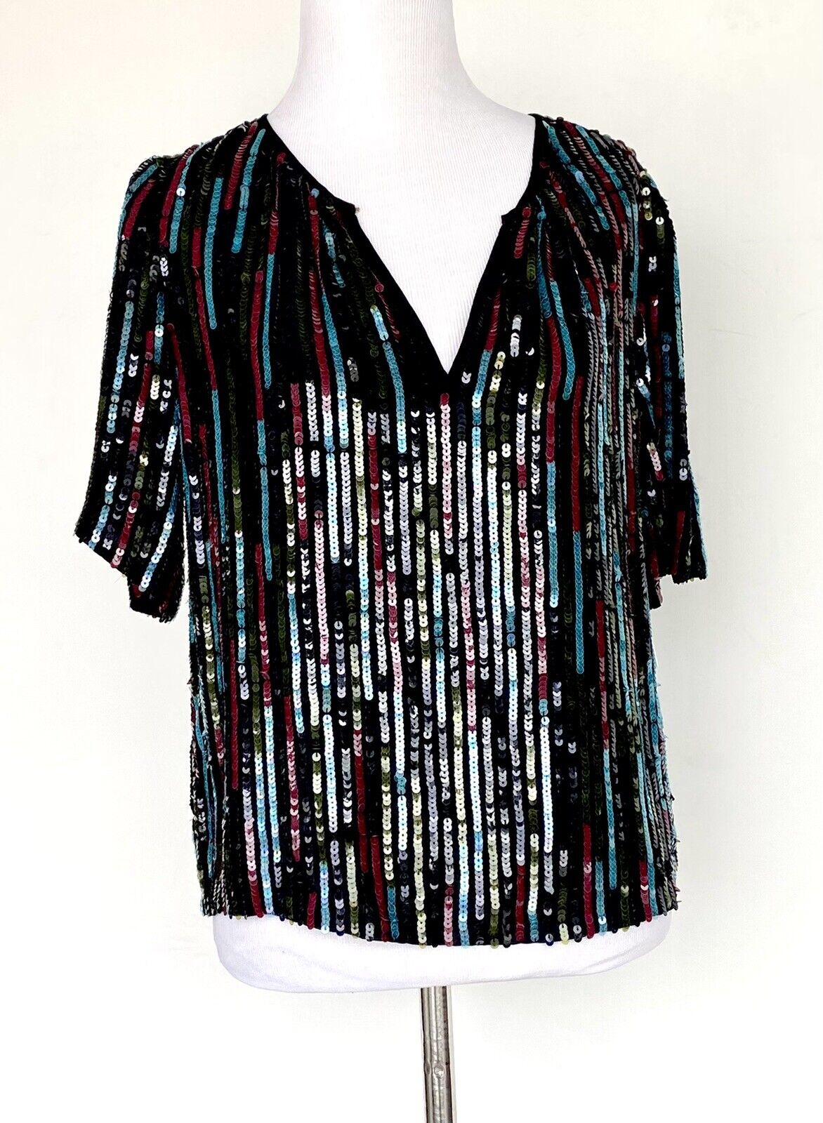 VELVET Graham & Spencer Nikki Sequin V Neck Blouse Retail $288 Price $68 XS NWT
