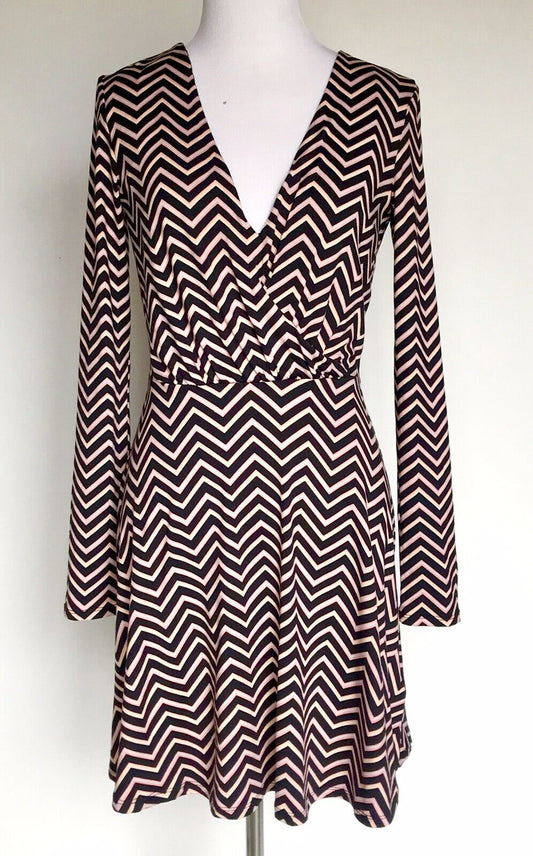 Love Fire Stretchy Chevron Stripe Long Sleeve Dress Size S NWT $32