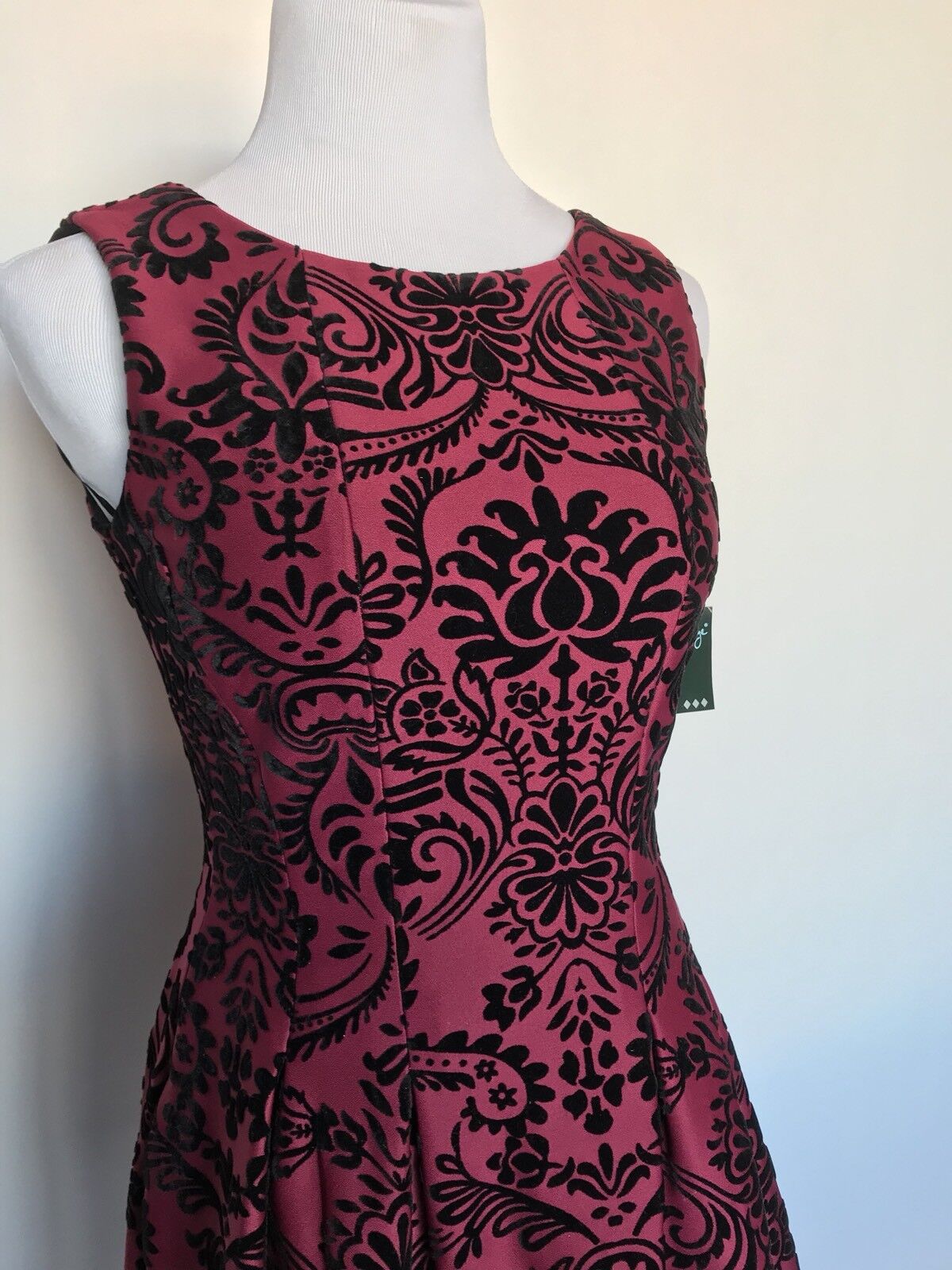Gabby Skye Damask Velvet Fit And Flare Dress. Retails $98 Price $53 Size 6 NWT