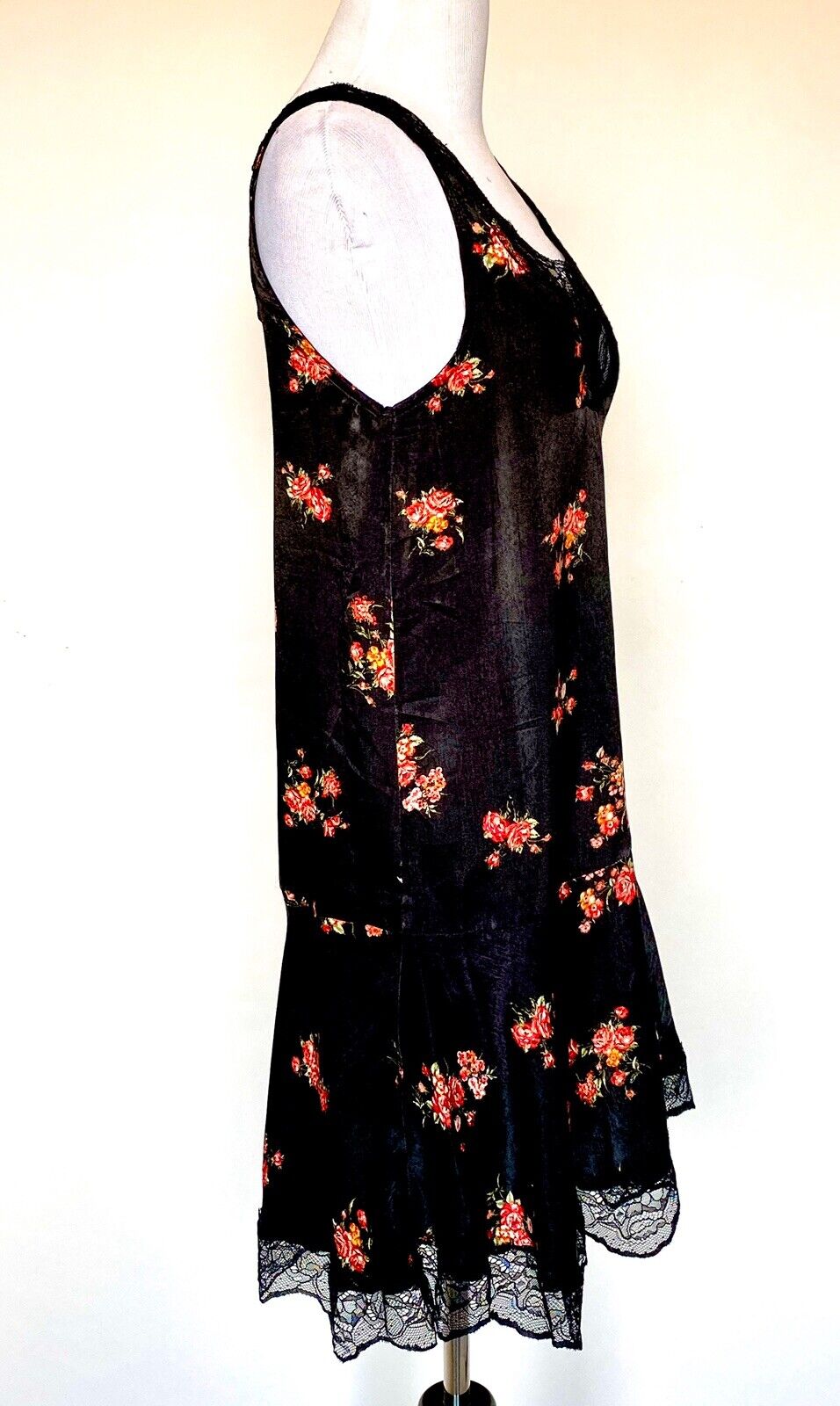 En Creme Black Lace Trim Floral Slip Dress XS Retails $52 Price $26 NEW
