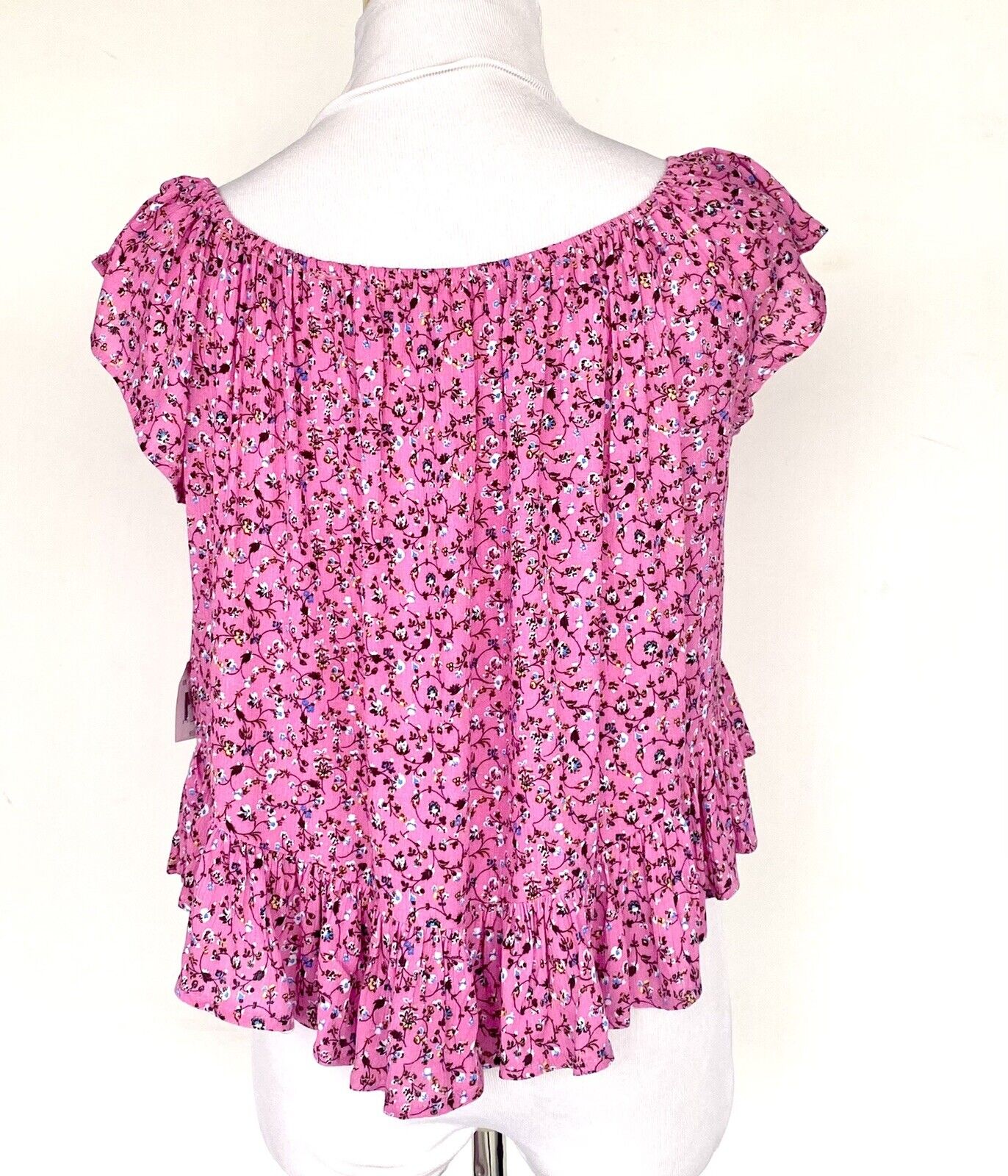 En Creme Pink Floral Boho Off Shoulder Top. Rwtails $58 Price $26 NWT Size S